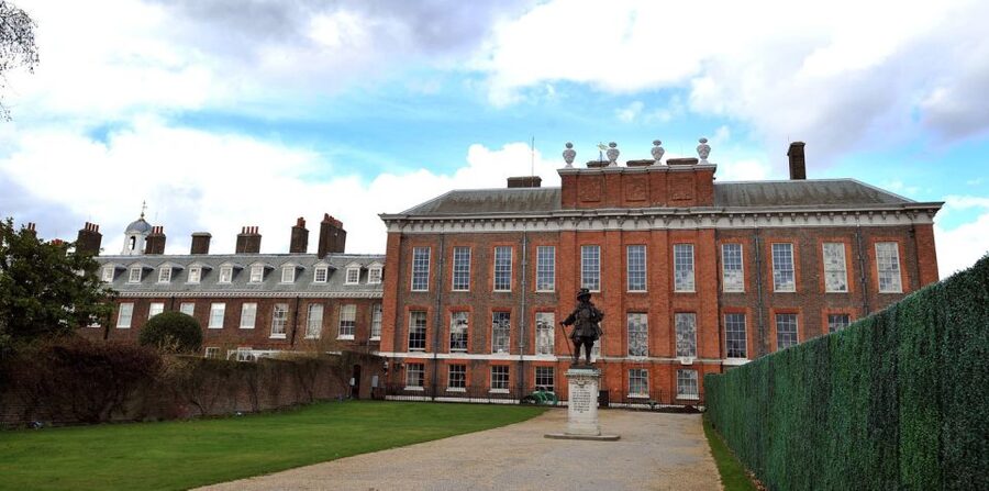 London: Westminster Walking Tour and Kensington Palace Visit - Buckingham Palace to Whitehall: the Westminster picture route that teaches