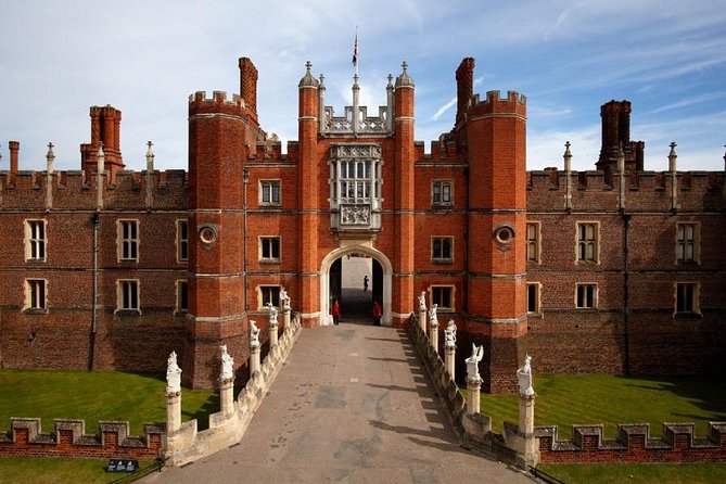 London, Windsor Castle, Hampton Court Palace with Free Snack Pack - London To Royal England, Without the Transit Headache