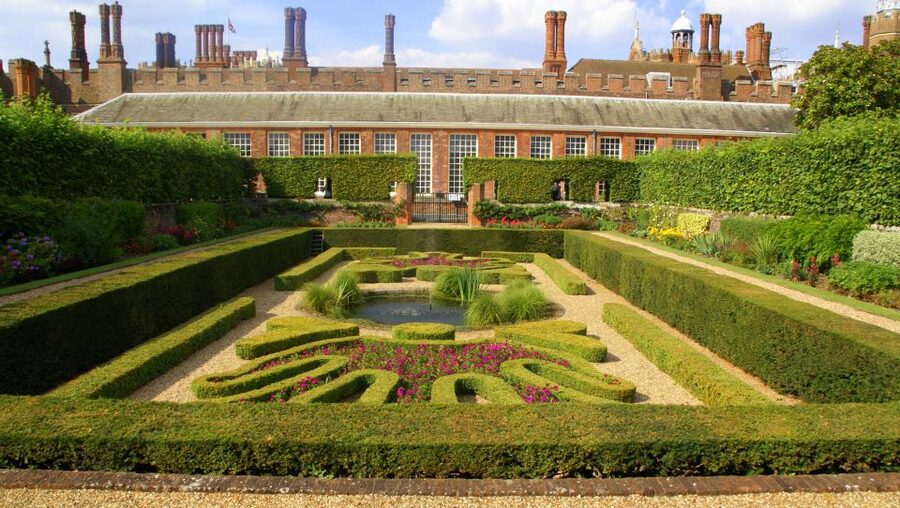 London: Windsor Castle & Henry VIII's Hampton Court Palace - St George’s Chapel on Sundays: Plan Around the Closure