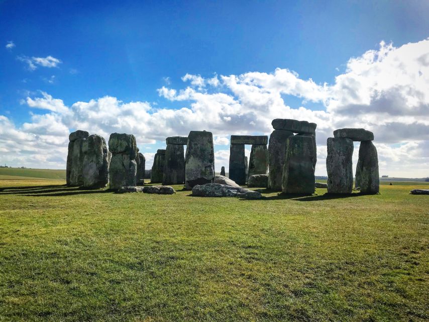 London: Windsor Castle, Stonehenge, and Bath Day Trip - Bath by bus and on foot: Georgian streets, quick stops, and real Roman setting