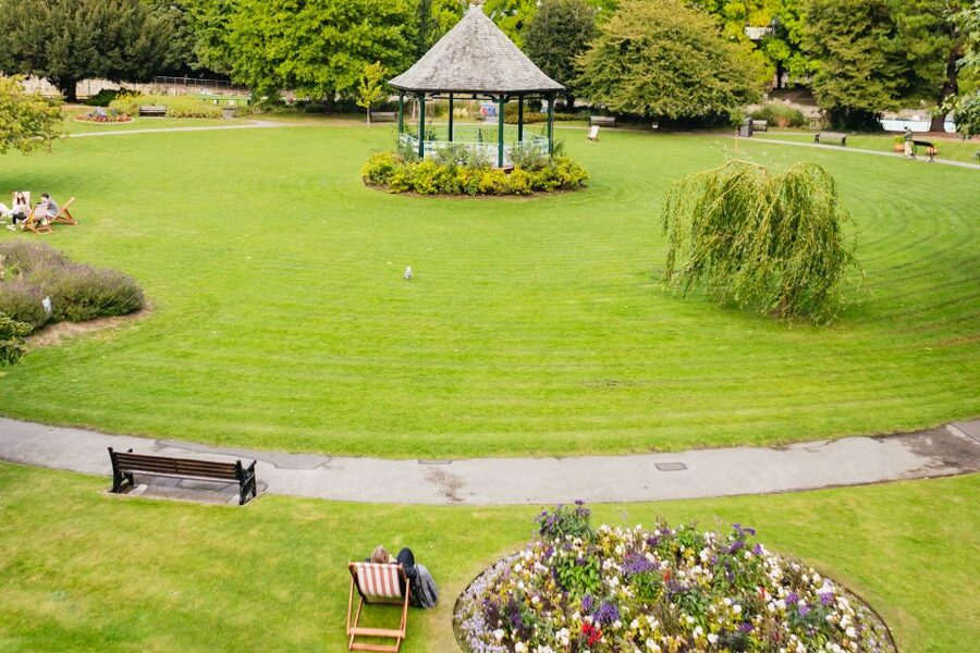 London: Windsor Castle, Stonehenge & Bath Full-Day Tour - Stonehenge in About an Hour, What You Can Really See