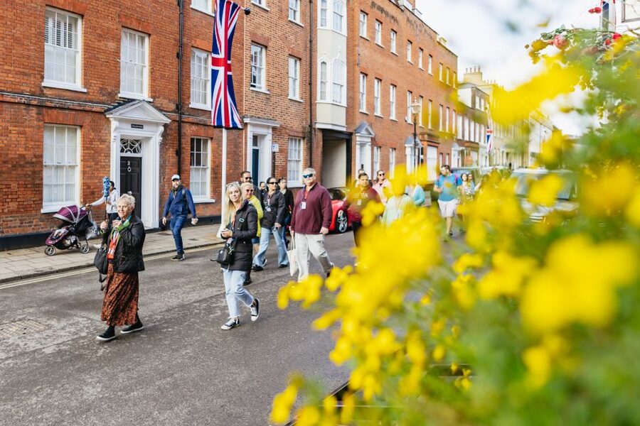 London: Windsor Castle, Stonehenge & Bath Full-Day Tour - Guide Energy and Guest Services: Why the Day Feels Managed