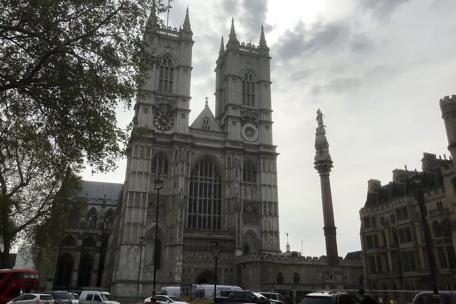 London: Winston Churchill Walking Tour with War Rooms Ticket - The Churchill statue, and why people put him there