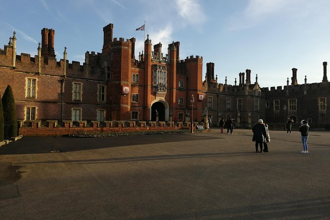 Luxury Private Day Hire London-London Stopover at Windsor & Hampton Court Palace - Pickup at 9:00, Windsor first at 10:00, then Hampton in the afternoon