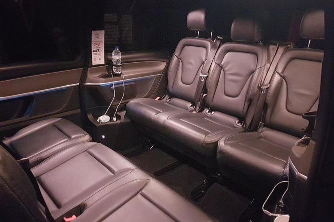 Luxury Private Day Hire London-London Stopover at Windsor & Hampton Court Palace - Windsor Castle plus the town of Windsor: where time feels different