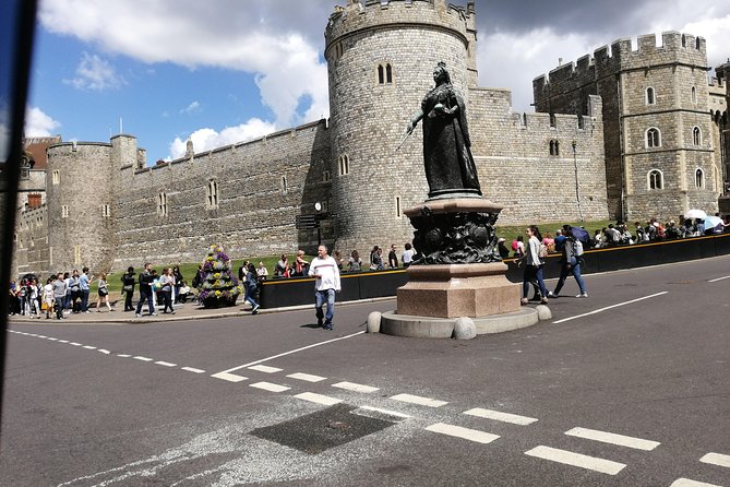 Luxury Private Day Hire London-London Stopover at Windsor & Hampton Court Palace - Windsor Castle: the lived-in royal experience with 3 hours on site