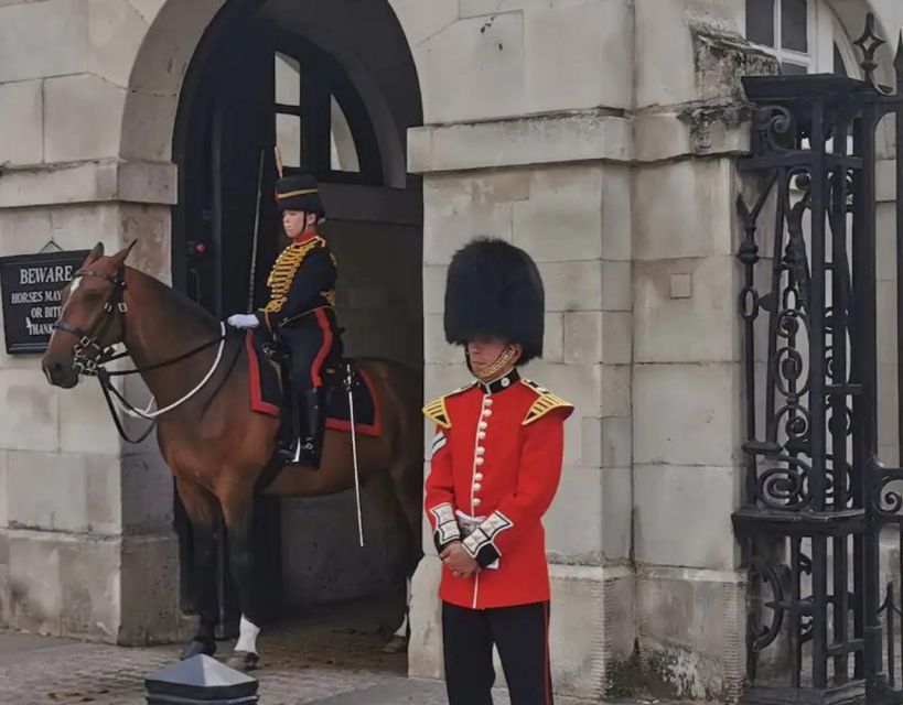 Luxury Private Tour in London with Lunch - Tower of London, Tower Bridge, and the Big Thames Block