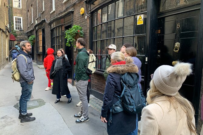 Magical Movies of London Harry Potter Tour - Getting started at Piccadilly Circus, Eros fountain style