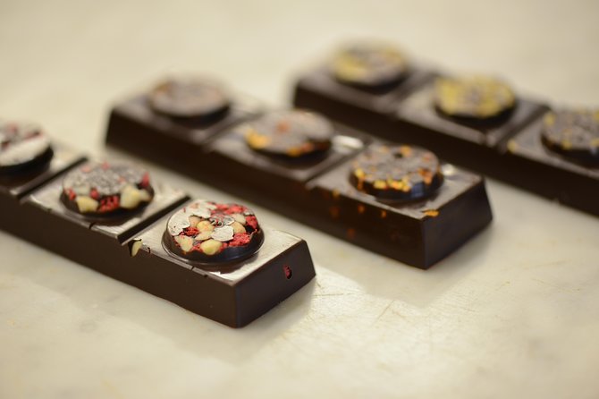 Make Your own Amazing Chocolate in Notting Hill - What the session looks like, from arrival to take-home bars