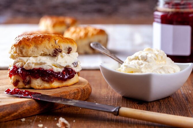 Notting Hill Walking Tour with Cream Tea - Notting Hill, Kensington, and Royal Albert Hall in a single 4-hour walk