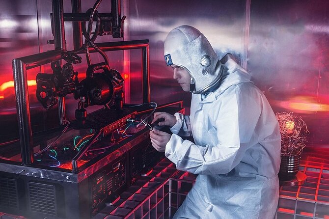 One-hour Private Star Struck Escape Room Gaming in London - Story Setup: The Year 2220 and the Vanishing Genius