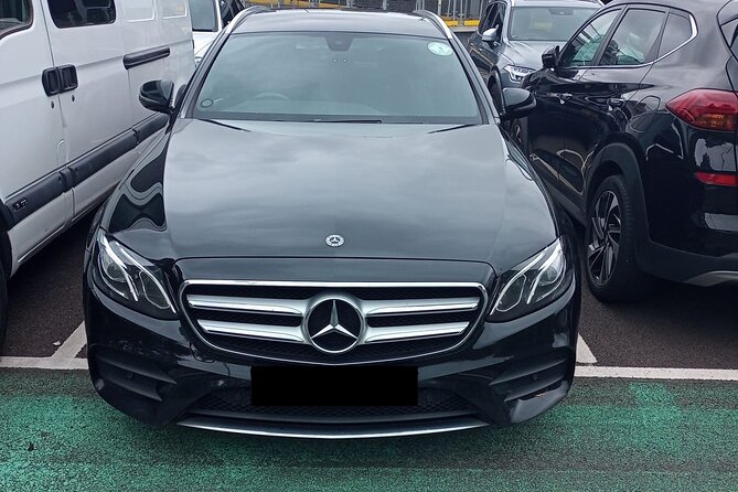 One Way Taxi Transfer from Heathrow Airport to Gatwick Airport - Communication That Keeps It Calm When You Are Tired