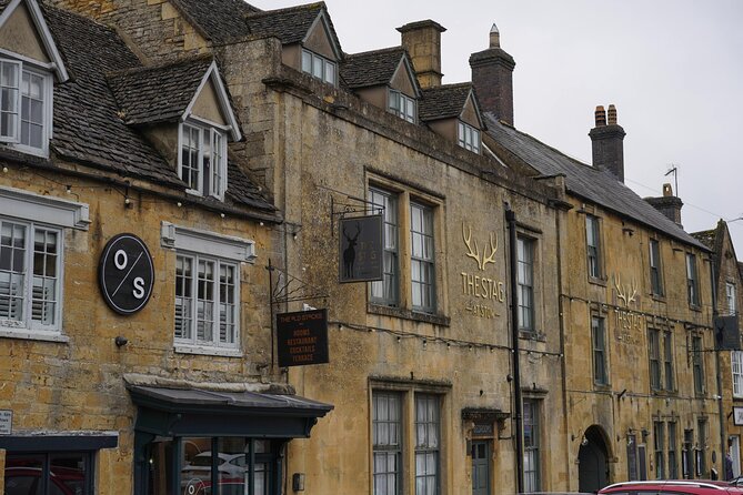 Oxford and Cotswolds Tour with Country Pub Lunch from London - Coln Valley drives on narrow roads: how the vehicle changes your view