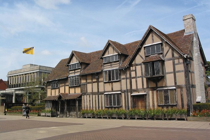 Oxford, Shakespeare Country & Warwick castle private Tour - Warwick Castle: Medieval Power From 1068 to the Stone Rebuild