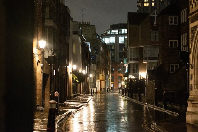 Paranormal ActivityTour in Old London - The biggest practical consideration: finding the group and staying on track