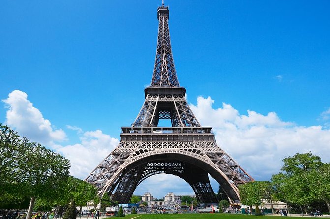 Paris by Rail with Sightseeing Bus and River Cruise - Montmartre and Sacré-Cœur: a classic end point
