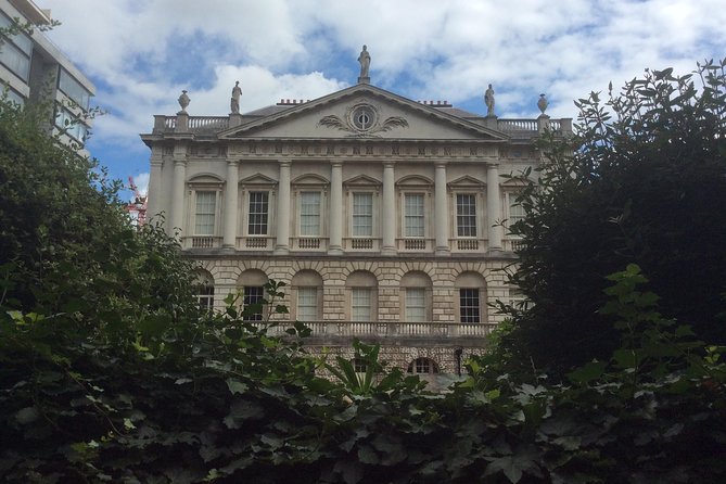 Princess Diana Private Walking Tour of London - St James’s Palace and Buckingham Palace, the royal core in short looks