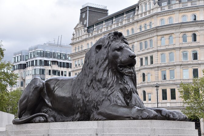 Private 2.5 Hour Taxi Tour of London - London's Greatest Bits! - St James’s Street and St James’s Palace: royal seats and quick stops