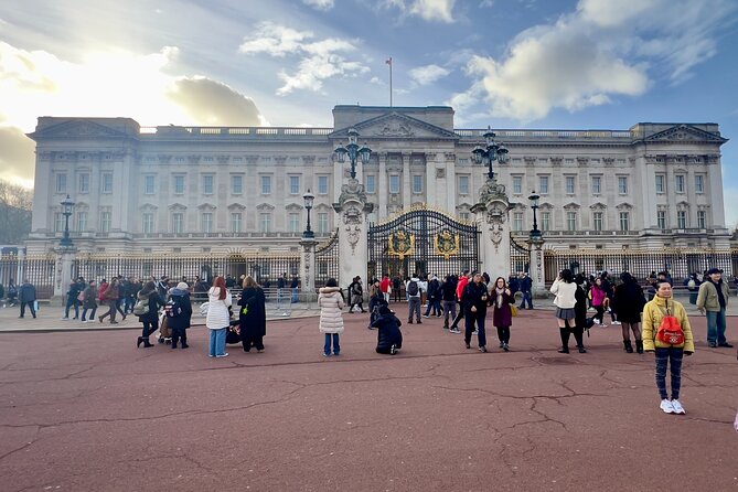 Private 3-Hour London Tour with Pickup – Explore Iconic Landmarks - A self-guided route through London, fast but not flimsy