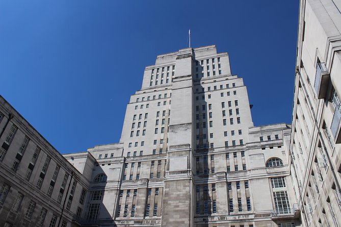 Private 3 hour Poirot Tour of London by Black Taxi - The black taxi factor: smooth pickup, close stops, real London routing