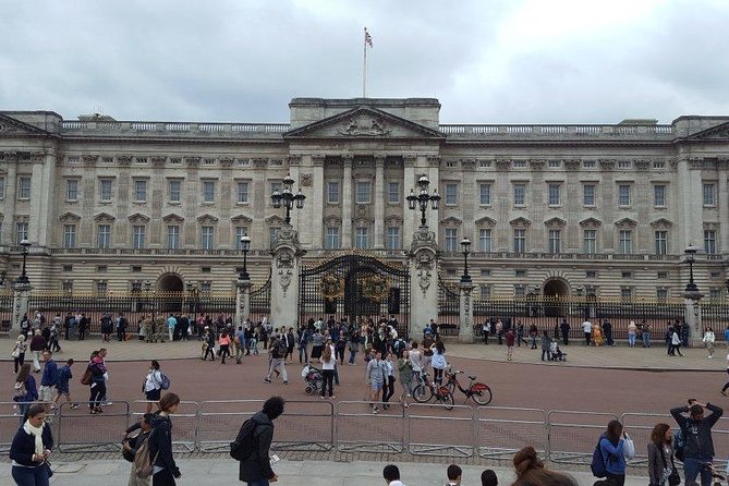 Private Arrival Transfer: Gatwick Airport to Central London - Drop-Off Zones: Central London Postcodes Only