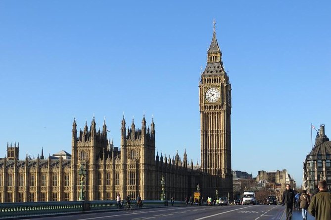 Private Arrival Transfer: Heathrow Airport to London with Stopover at Stonehenge - Mercedes V-Class Comfort and the Arrival-Day Comfort Kit