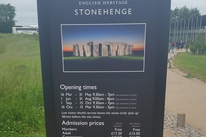 Private Arrival Transfer: Heathrow Airport to London with Stopover at Stonehenge - The Real Timing Challenge: Heathrow In, London Out