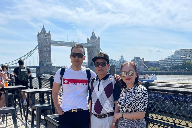 Private Big Sights Taxi Tour of London - Tower of London and Crown Jewels area, plus the perfect place for a break