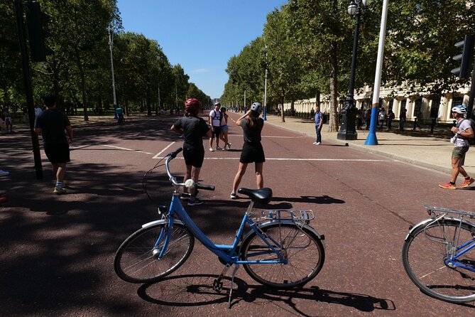 Private Bike or eBike Gold Classic Tour London - Big Ben and the Houses of Parliament, short stops with clear context