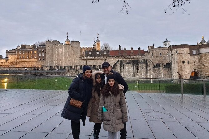 Private Black Cab Tour of London's Iconic Landmarks - Your Driver’s Style: Stories, Idioms, and Photo Help That Actually Matters