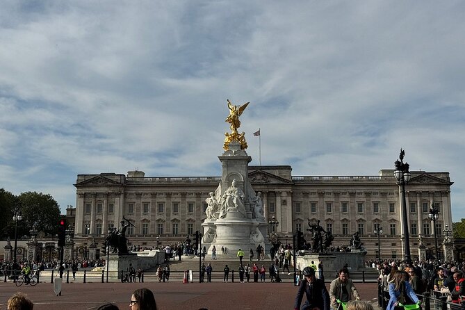 Private Changing of the Guard Experience - Meeting at the Constance Fund fountain of Diana, then getting oriented quickly