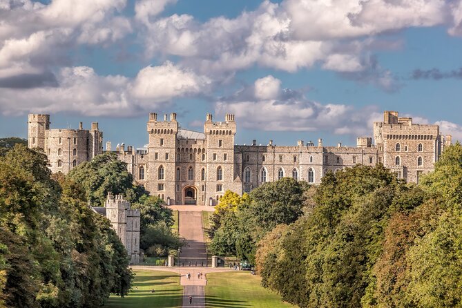 Private Chauffeured Tour to Windsor Castle from London - Pricing reality check: $824.55 per group plus castle entry in pounds