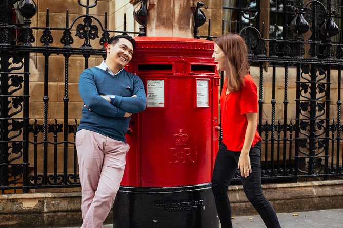 Private City Kickstart Tour: London - Stop 6: Trafalgar Square, monuments plus a live street vibe