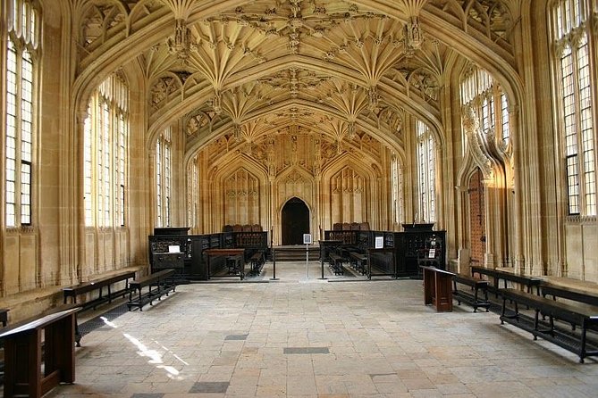 Private Day Tour to Oxford and The Cotswolds - Oxford University Backstreets: Two Hours of Academic Storytelling