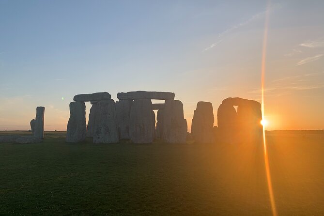 Private Day Tour to Stonehenge and Glastonbury - Stop 1: Stonehenge, two hours to see it like a human