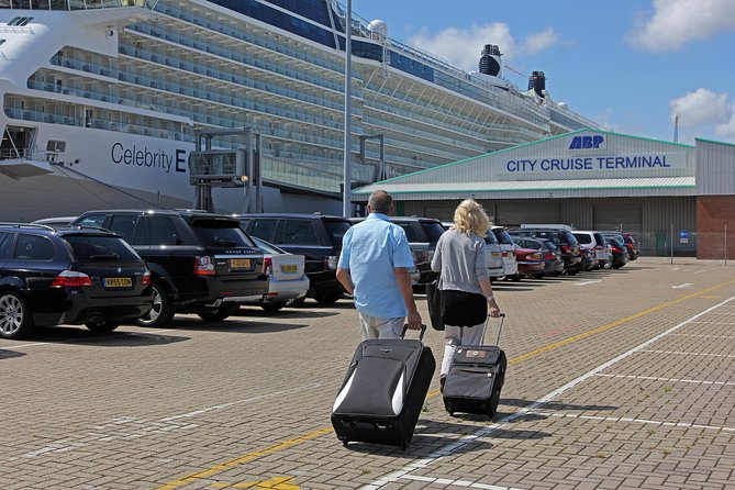 Private Departure Transfer to cruise terminal - How the London pickup really works, sign in hand