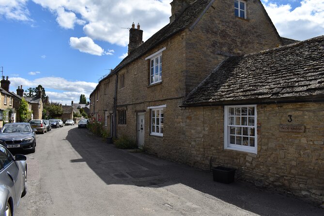 Private Downton Abbey Tour, including Bampton, Cogges Farm, and Highclere - Guide Styles That Make or Break a Private Tour