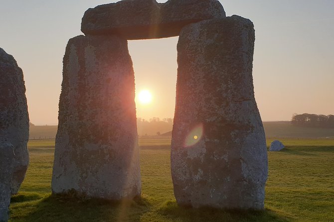 Private driver guided tour Stonehenge - Lower Woodford and the Wheatsheaf lunch break