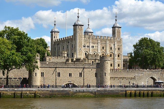 Private Guided London Highlights Walking Tour - St James’s Palace and the Changing of the Guard, weather and timing permitting