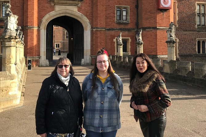 Private Guided Tour of Hampton Court Palace - Inside Hampton Court: Tudor Half, Henry’s Great Hall, and the Haunted Gallery