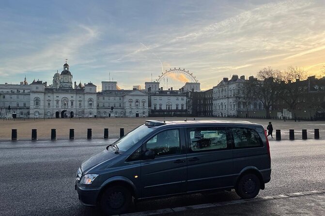 Private Half Day Tour on a London Cab - Buckingham Palace and the Mall Change of Guard moment
