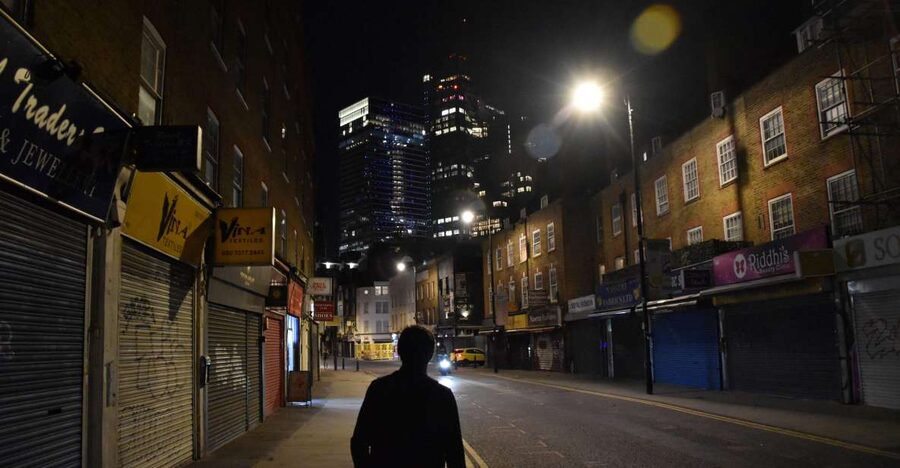 Private Jack The Ripper Tour of London - Whitechapel: where the guide builds the timeline step by step