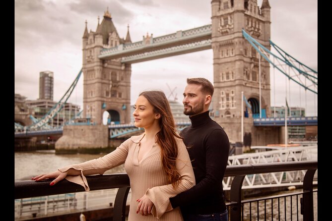 Private Landmark Photoshoot - London Eye Stop: Bright Backdrops and Easy “We’re Here” Photos