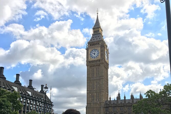 Private London Highlights Tour with Experienced Guide in Taxi - Parliament and big-city views through the cab’s panoramic roof