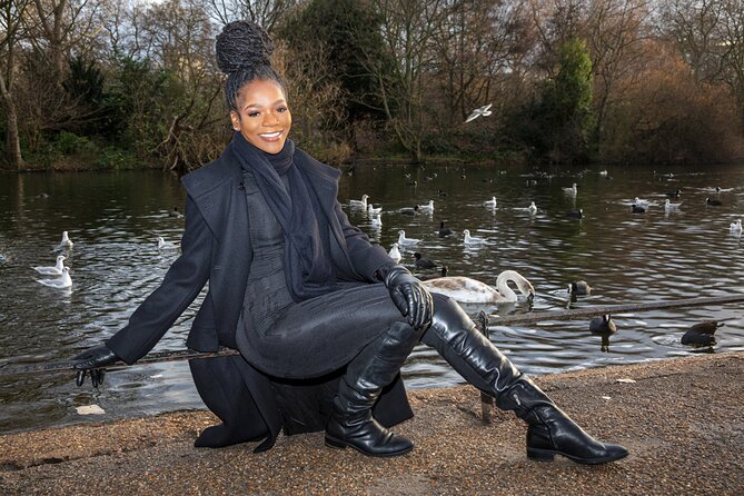 Private London Photo Shoot Tour with a Professional Photographer - National Gallery stop: quick portraits with a grand backdrop