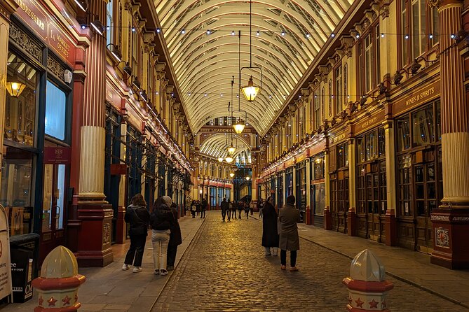 Private London Tour by Night including Pick up from Hotel - Royal Albert Memorial and Buckingham Palace: timing matters