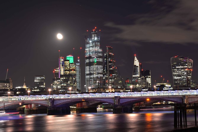 Private Night Photography Tour in London - City of London streets and the art of controlling motion at night