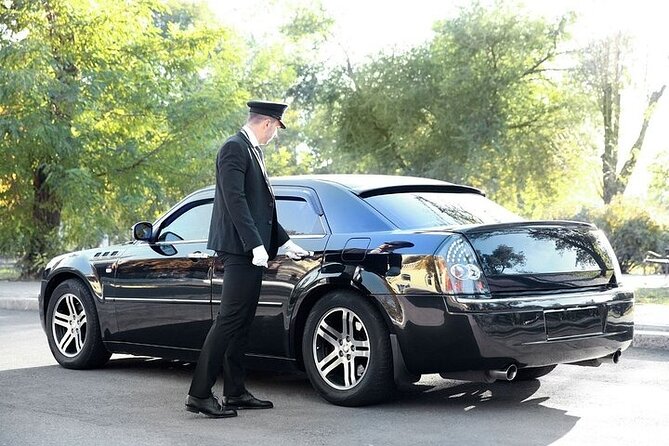 Private Oneway Airport Transfer London Heathrow Airport To London - Entering Heathrow Calm, With Your Driver Already Oriented