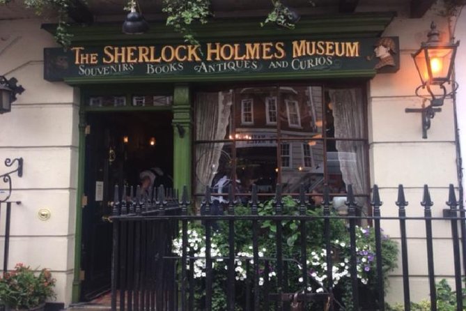 Private Sherlock Holmes Walking Tour in London - A private Sherlock walk that connects London to the stories