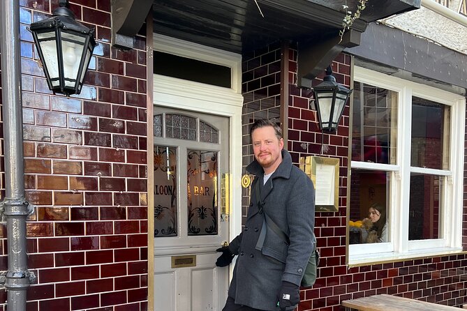 Private Ted Lasso Filming Locations Tour - Stop by stop: the Ted Lasso route in Richmond